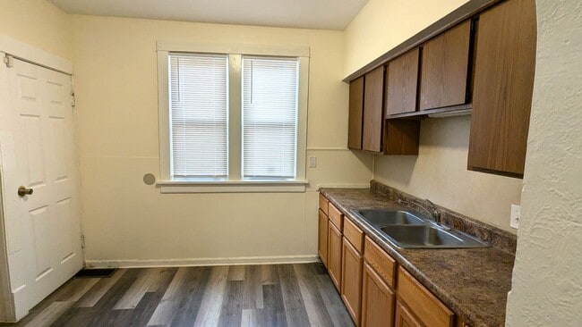 Building Photo - 1636 Manz St