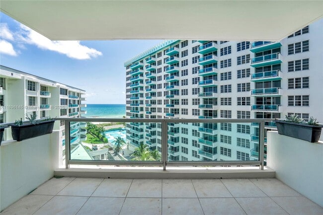 Foto del edificio - 5151 Collins Ave