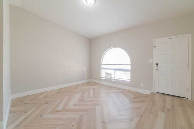 Foto del edificio - 631 W Lindner Ave