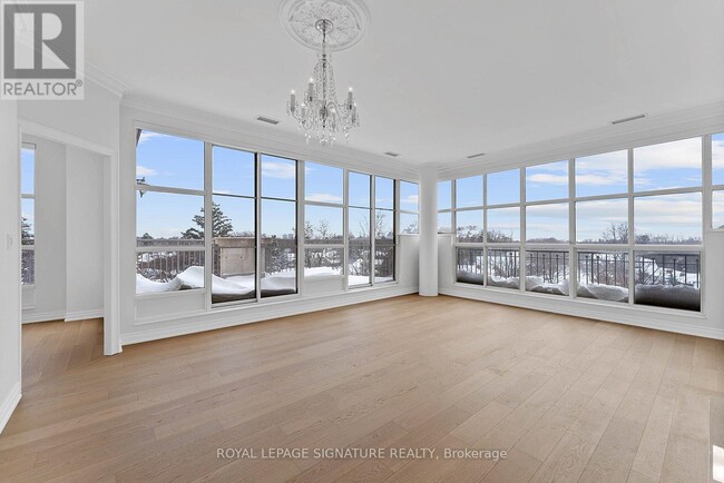 Photo du bâtiment - 3085 Bloor St W