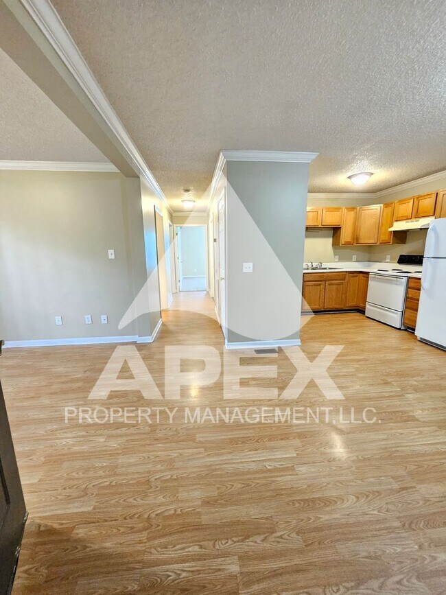 Foto del edificio - MOVE-IN SPECIAL!! NO RENT UNTIL APRIL! - 3 Bd | 2 Ba Top Floor Condo in West Knoxville!