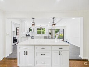 Building Photo - 75 Lord Kitchener Rd