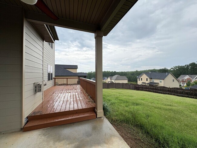 Foto del edificio - Beautiful 5 Bedroom Home with Massive Walk...