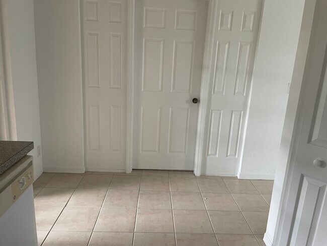 Foto del edificio - 11458 NW 33rd St