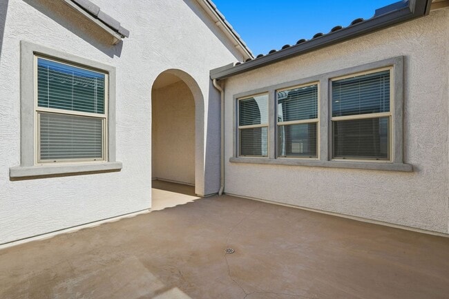 Building Photo - Gated Community Amazing ameneties