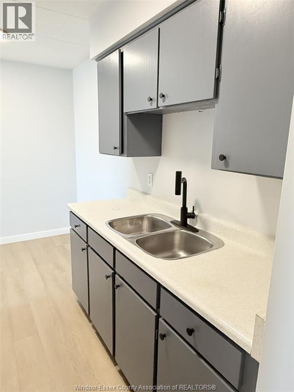 Building Photo - 591 Wellington Ave