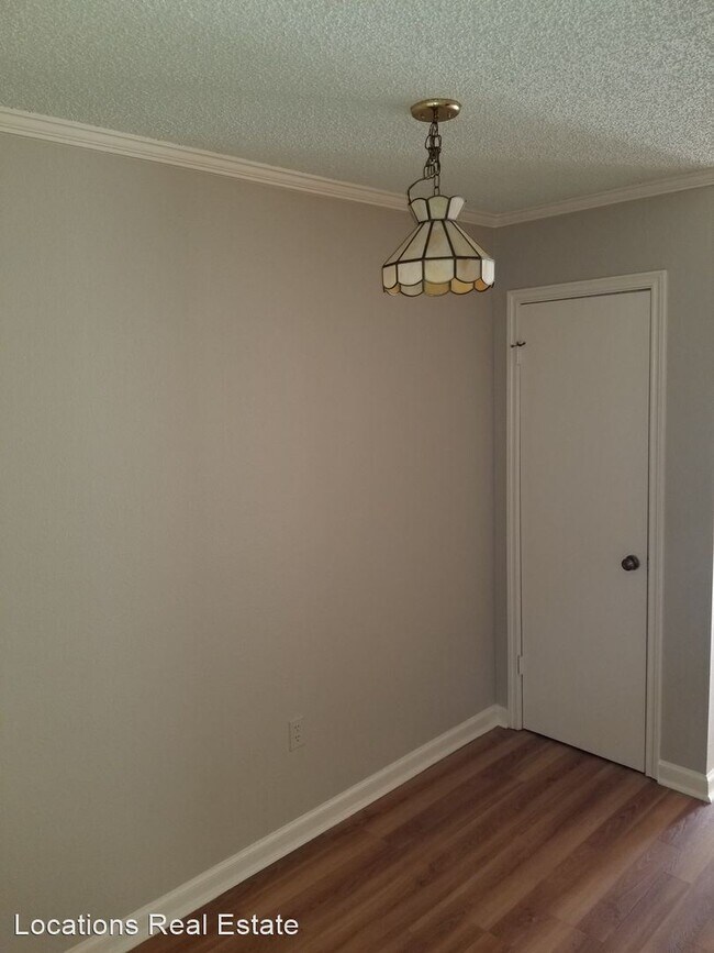 Building Photo - 2 br, 1.5 bath House - 413-B Longwood Court