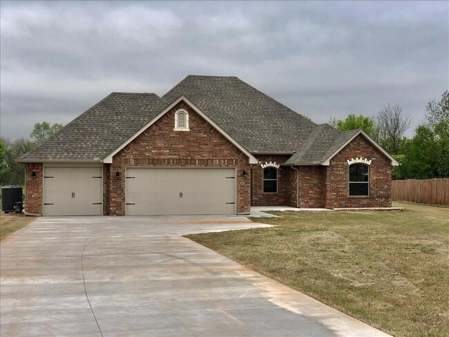 Building Photo - 1540 Savannah Cir