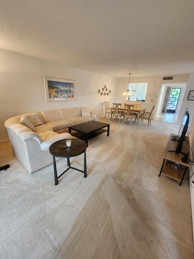 Building Photo - 6121 Pointe Regal Cir