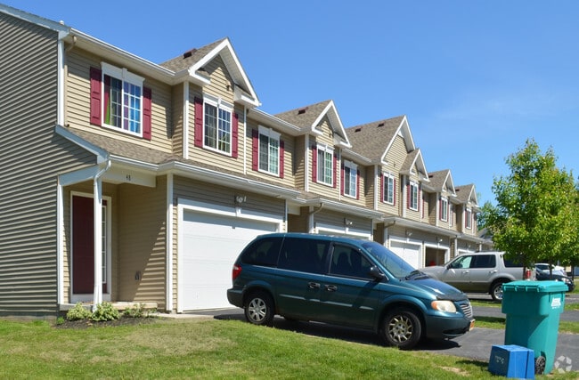 King's Crossing - Kings Crossing Townhomes