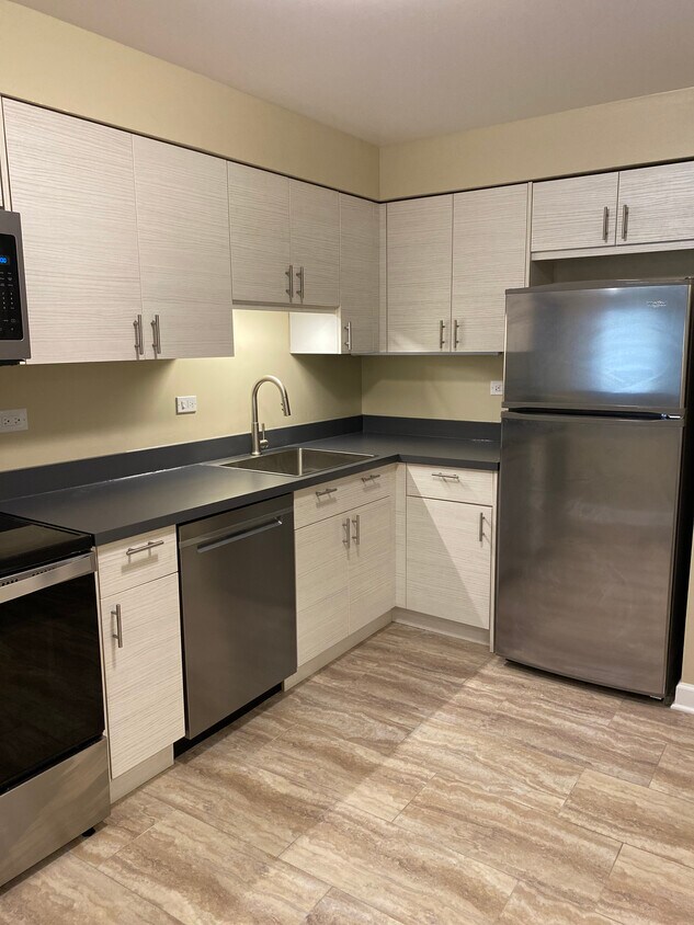 Kitchen - 711 E Falcon Dr