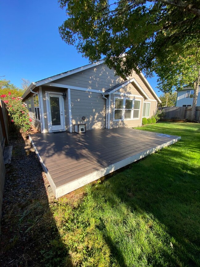 Building Photo - Prime Location - 3Bdrm / 2 Bath House - Wa...