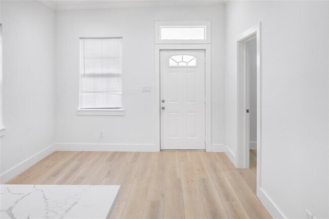 Building Photo - 702 40th St