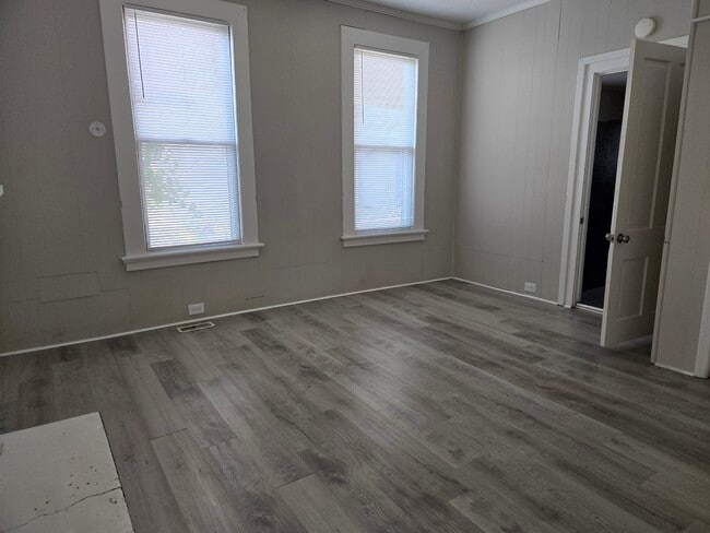 Building Photo - 1945 Ellis St