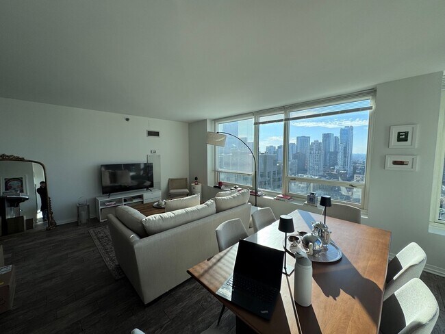 Foto del edificio - 33 W Ontario St