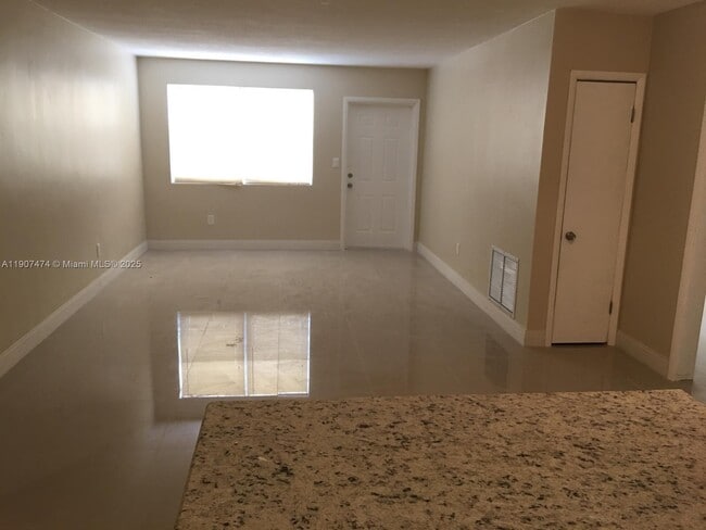 Foto del edificio - 19134 NW 2nd Ct