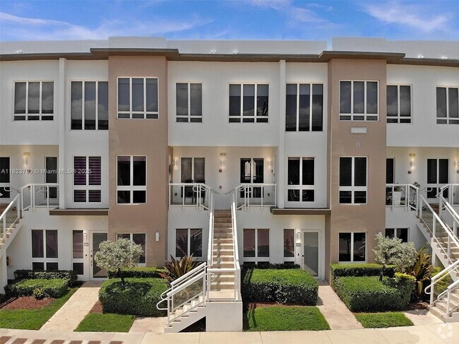 Building Photo - 10255 NW 63rd Ter