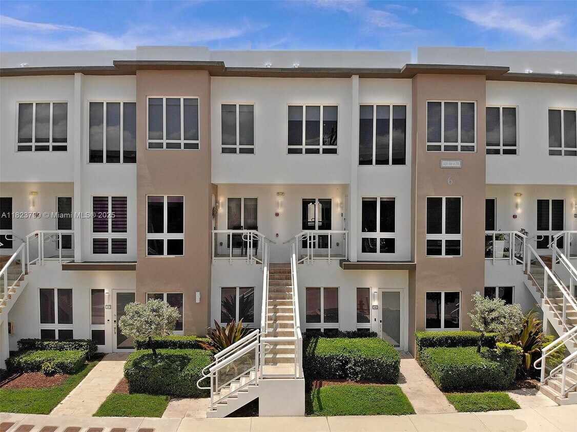 Primary Photo - 10255 NW 63rd Ter