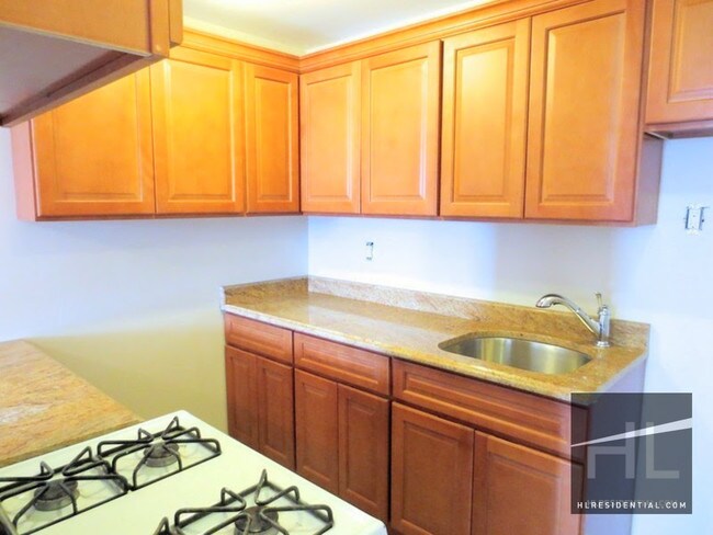 Building Photo - 329 3rd St