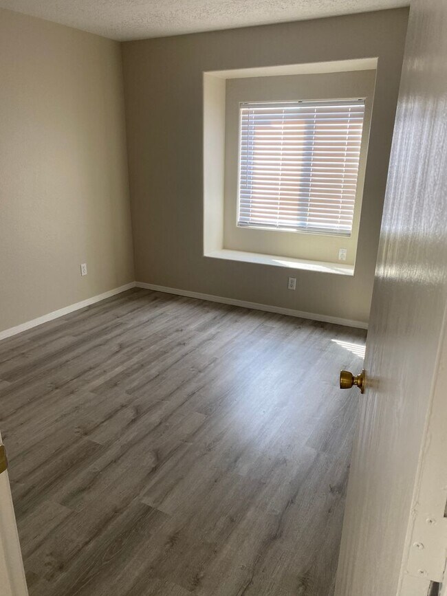 Foto del edificio - 8408 Cedarcroft Rd NW