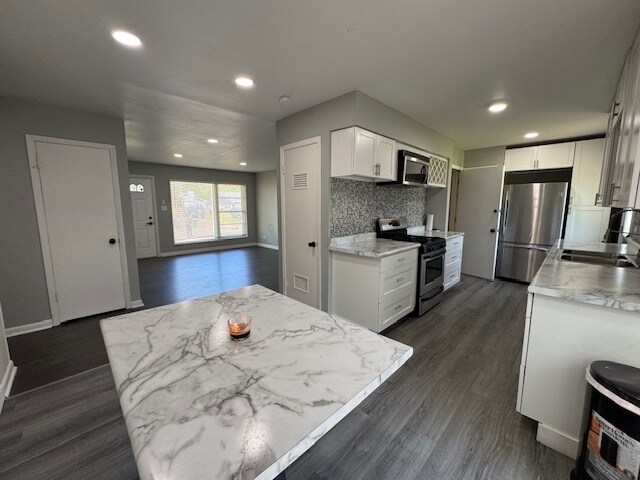 Foto del edificio - 1123 Cedar Ln