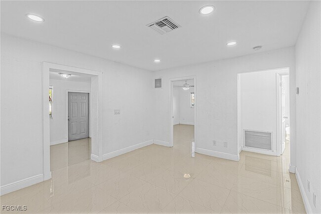 Foto del edificio - 4839 Tudor Dr