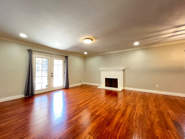 Building Photo - Must See!! 4-bedroom, 2-bath home is locat...