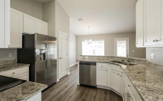 Building Photo - 1649 Hallcrest Dr