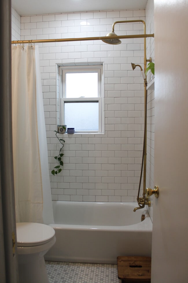 Building Photo - 757 E Ramona Ave