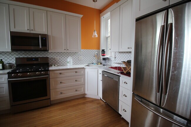 Foto del edificio - 2428 N Talman Ave