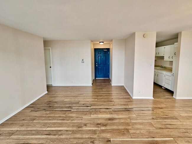 Foto del edificio - Charming 1 Bed, 1 Bath Condo In High Rise ...