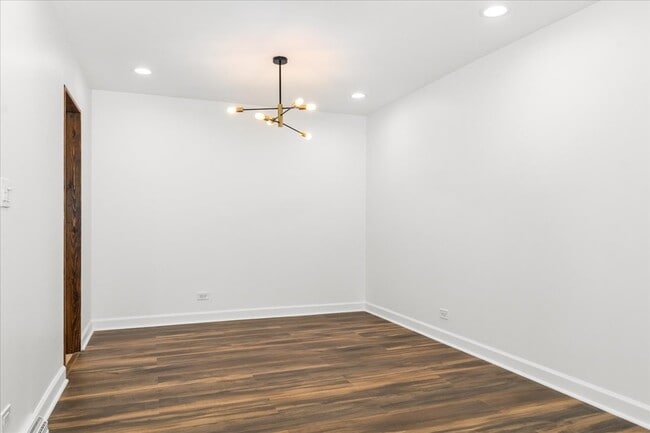 Building Photo - 1220 Park Ave W