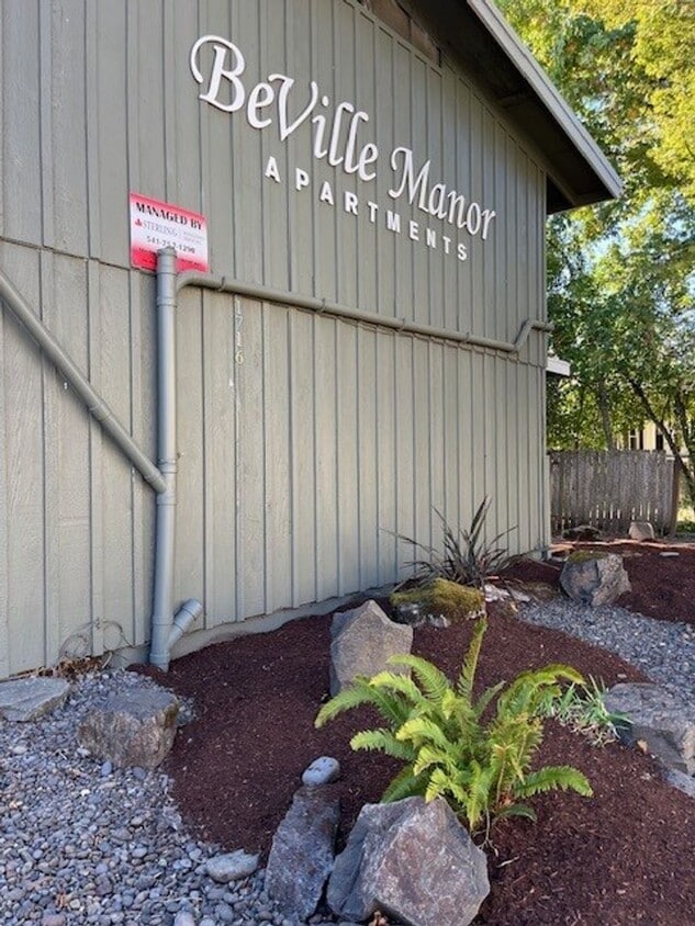 Primary Photo - (248) BeVille - 2 Bedroom / 1 Bathroom - T...