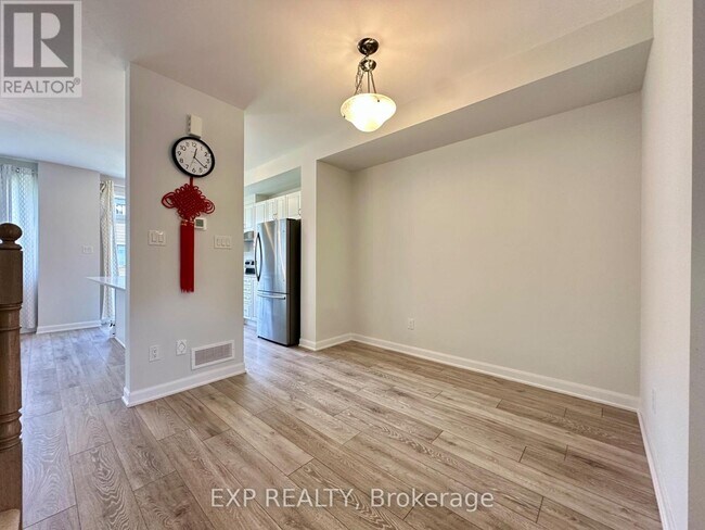 Building Photo - 725 Cashmere Ter