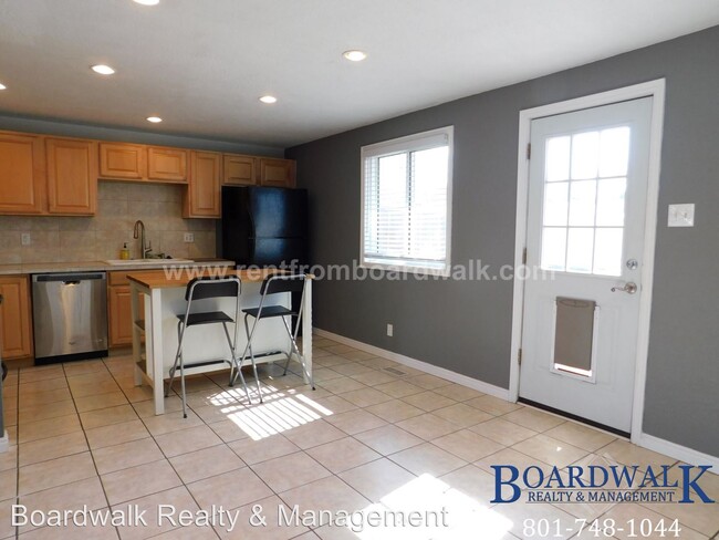 Building Photo - 3 br, 1 bath House - 1234 E Sego Lily Dr