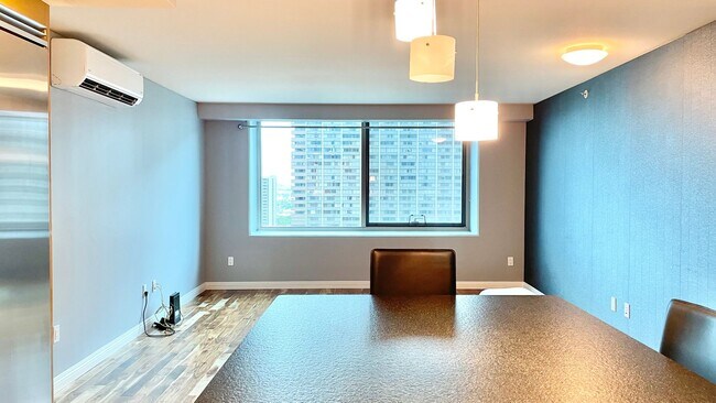 Foto del edificio - 2 BEDROOM CONDO UNIT IN CONVENIENT DOWNTOW...