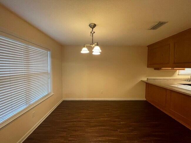 Foto del edificio - 4004 Tack Trail