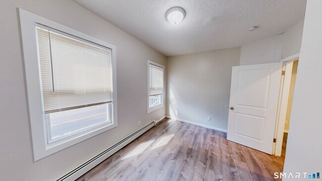 Foto del edificio - 591 Orchard St