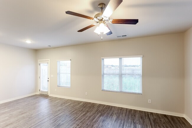 Foto del edificio - 6611 Cotton Crk Rd NW