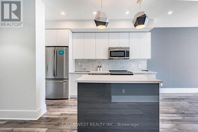 Photo du bâtiment - 103 The Queensway