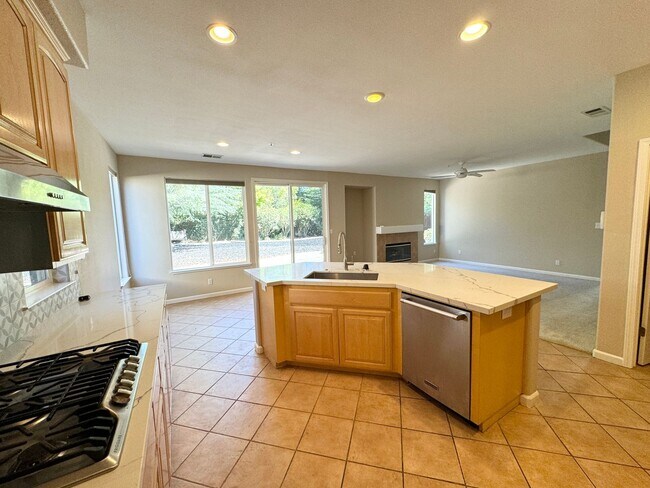 Building Photo - Perfect Shape Single Family Home in Liverm...