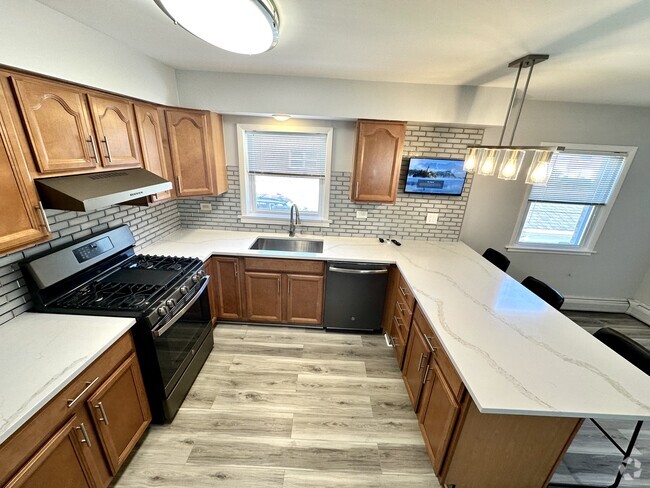 Building Photo - 671 56th St