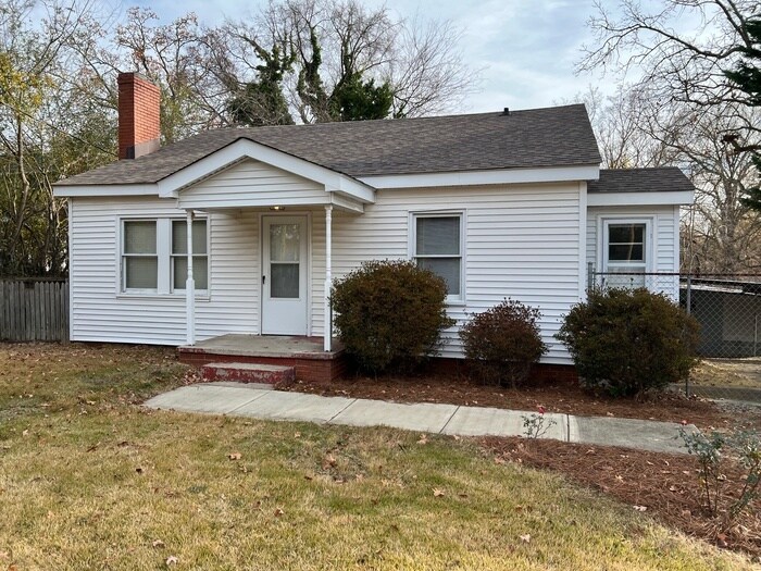 Primary Photo - 1059 Old Charlotte Rd