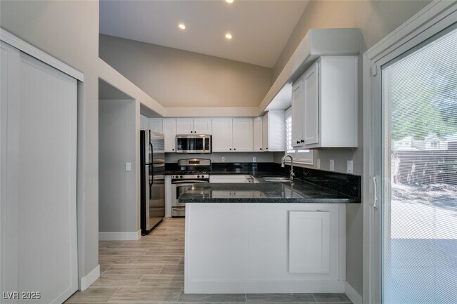 Foto del edificio - 2452 Silver Blossom Ln