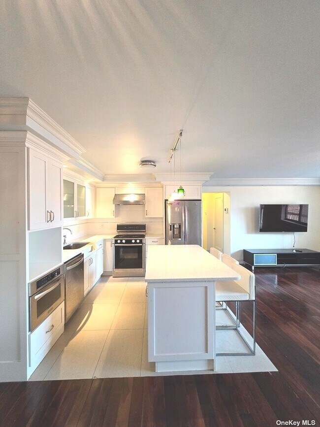 Foto del edificio - 136-24A Maple Ave