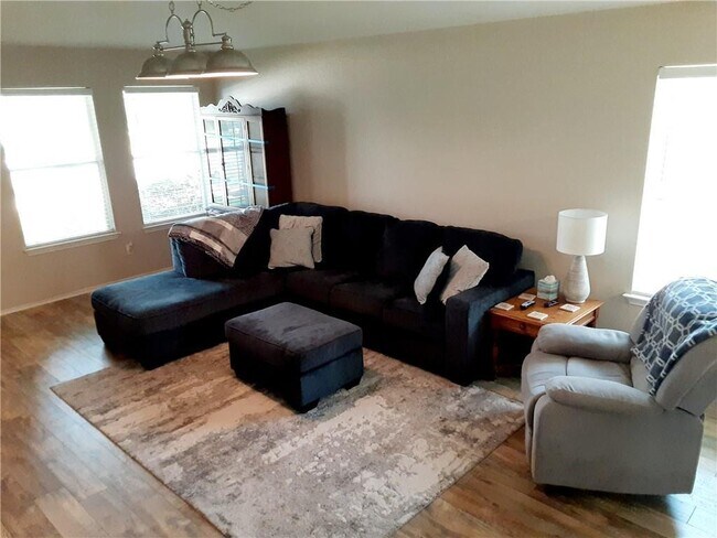 Foto del edificio - 317 McCarthur Dr