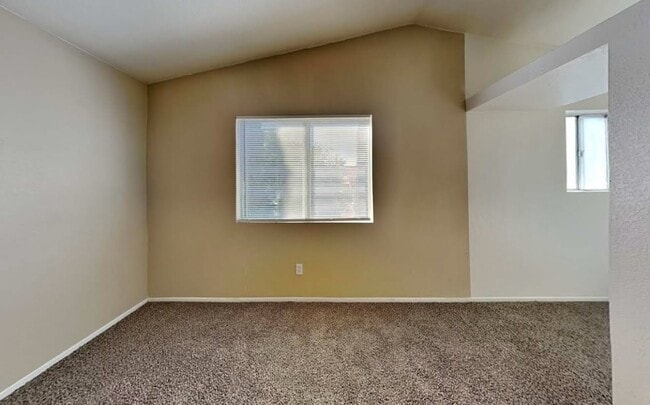 Foto del edificio - 4269 Hillcrest Dr