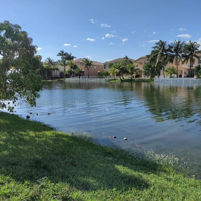 Foto del edificio - 16729 SW 16th St