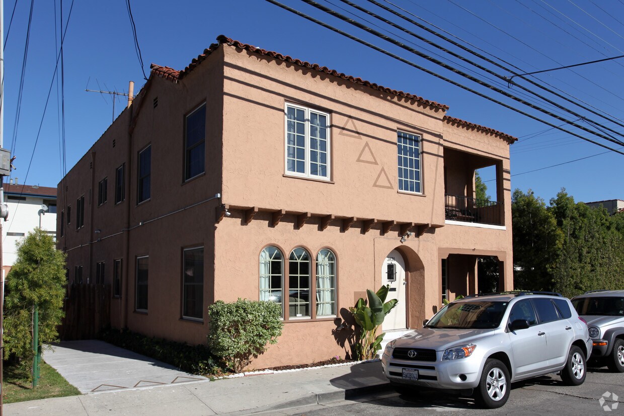 Foto del edificio - 3831 E 10th St