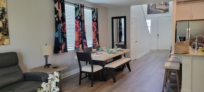 Building Photo - 284 Links Ter Blvd